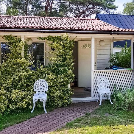 1 Bedroom Amazing Home In Hoellviken Eksteriør billede
