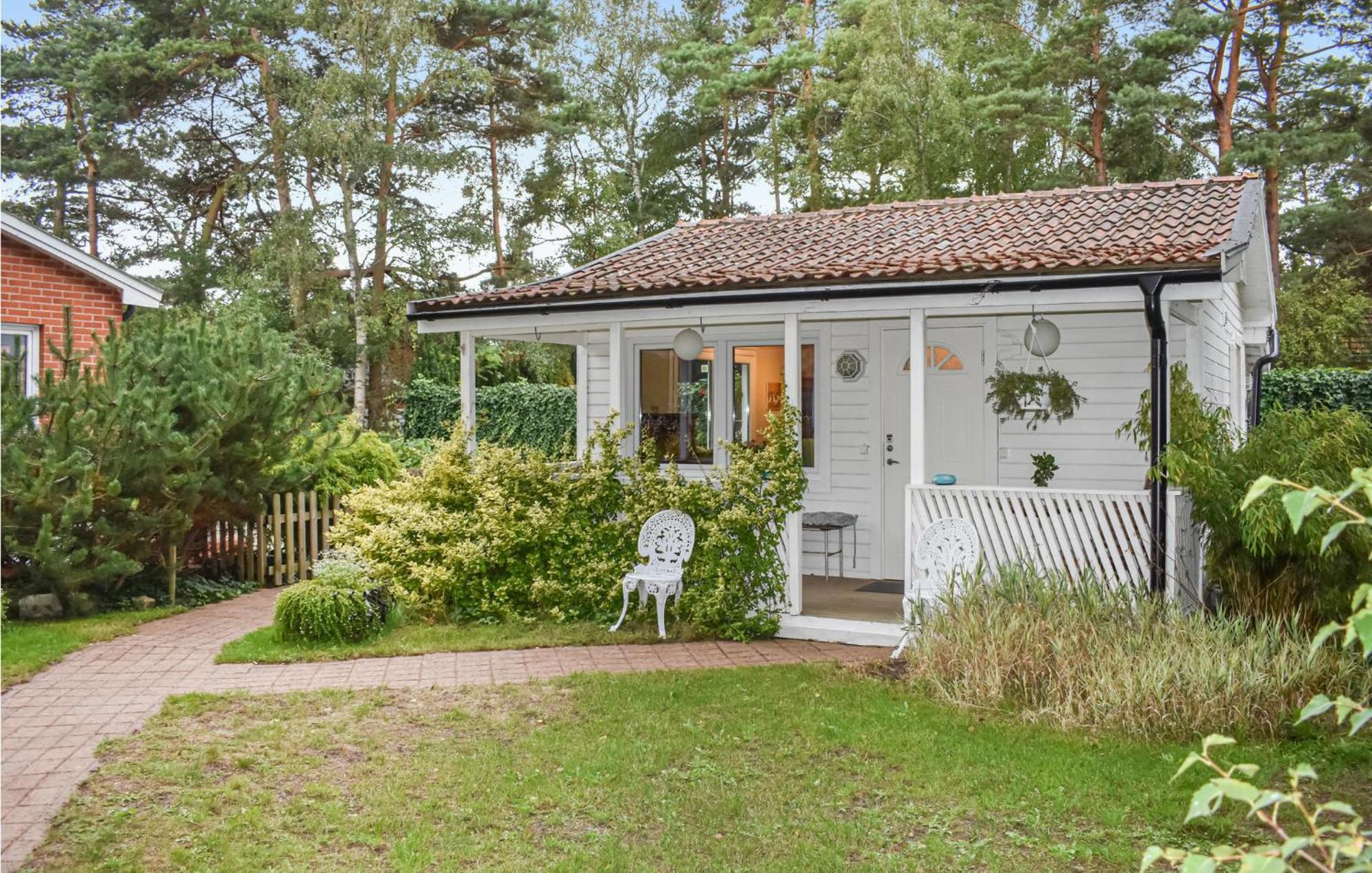 1 Bedroom Amazing Home In Hoellviken Eksteriør billede